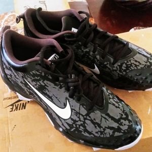 Women's softball cleats